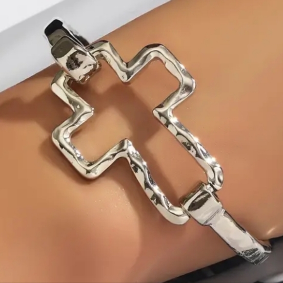 Silvertone Cross Bracelet - Picture 1 of 3